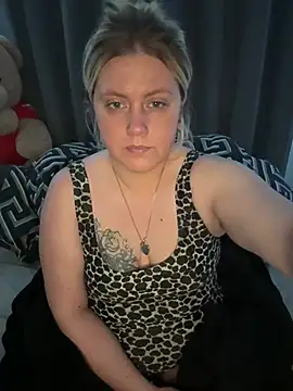 Blondiee3088 online show from February 20, 9:33 am