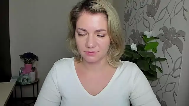 MariaSttone online show from October 6, 6:45 pm