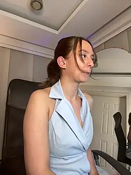 nicollefiorett online show from April 27, 11:46 pm