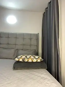 prettiepearl online show from July 25, 8:49 pm