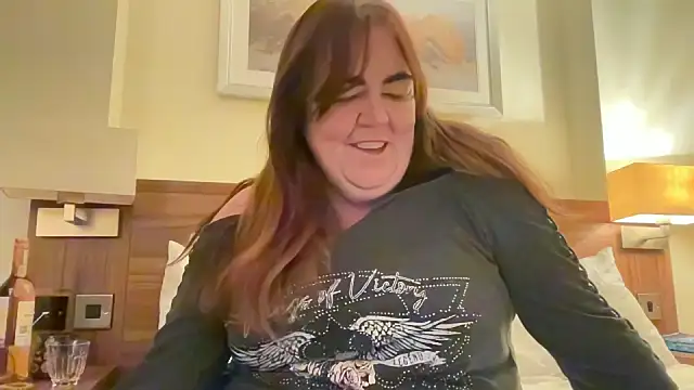 curvy-milf-abbie online show from November 25, 4:20 pm