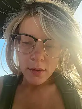 EllaSnow online show from April 14, 10:54 pm