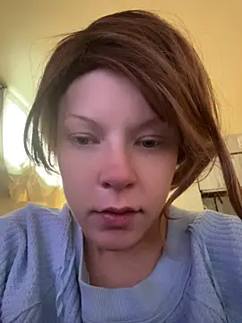 EllaSnow online show from April 20, 8:45 pm