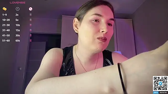 Maria Bowie online show from April 25, 4:04 am