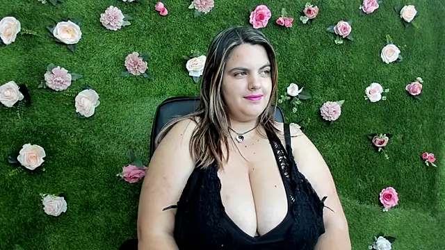 Snapshot of Huge_Titties_ chatting on September 26, 7:11 pm Huge Titties online show from September 26, 7:11 pm
