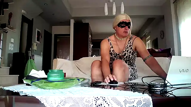 Kalia Cross online show from November 12, 6:55 am