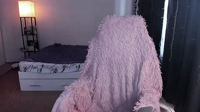 ReddHotPipper online show from April 27, 3:58 am