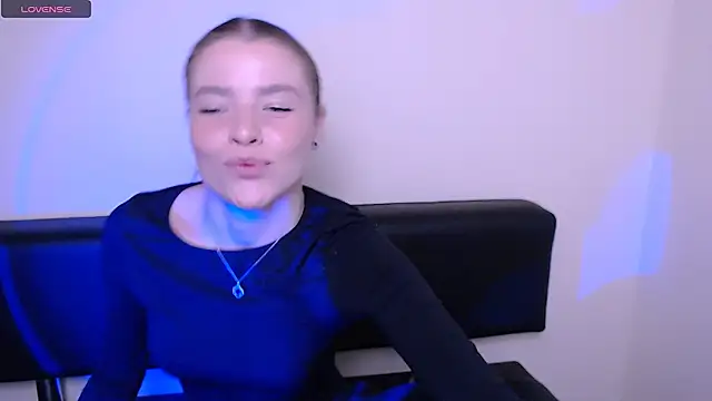 MissOliviaa  online show from October 28, 1:50 pm