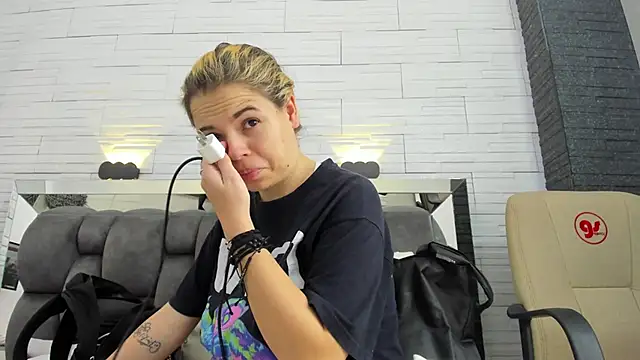 dorothy vegga online show from December 17, 3:54 am