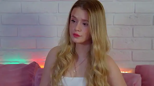 MilanaBalmain online show from April 21, 4:30 am