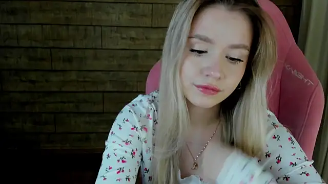 MilanaBalmain online show from April 1, 4:04 pm