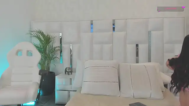 im nika  online show from September 13, 1:30 pm