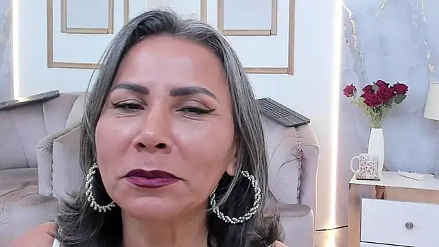 AmandaMartinez  online show from November 4, 12:10 pm