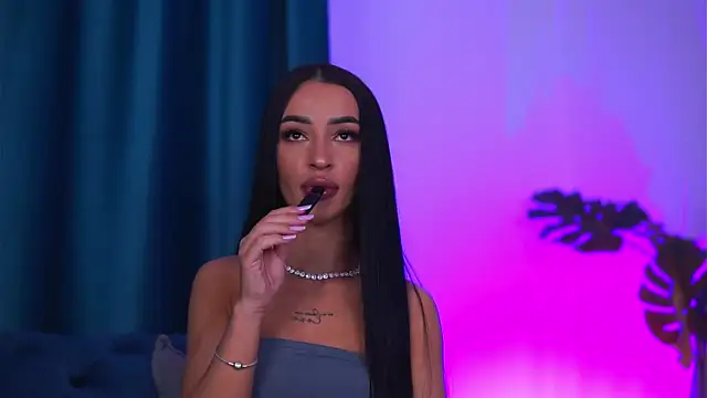 DeniseDevilles online show from April 28, 2:27 am