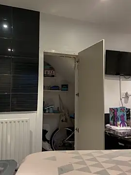 TEMPTING-TAMMY online show from March 9, 6:16 am