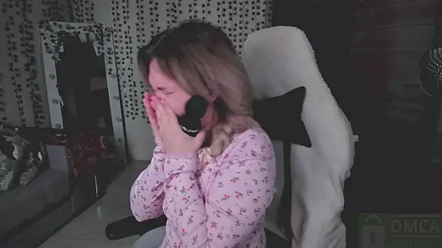 whoa-hoa-hoa-hoa-hoa online show from March 3, 4:40 am