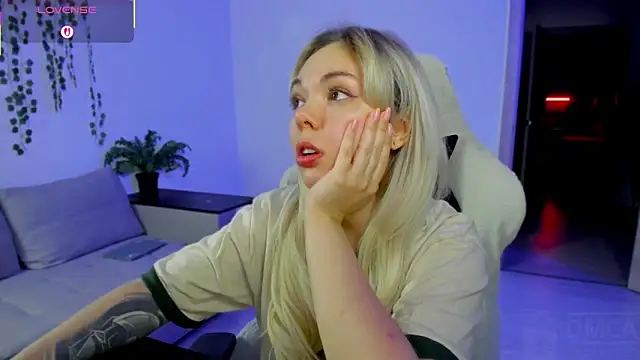 whoa-hoa-hoa-hoa-hoa online show from November 24, 3:14 pm