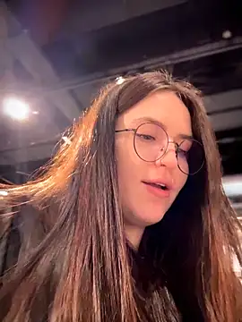 meow girl online show from April 23, 11:06 am