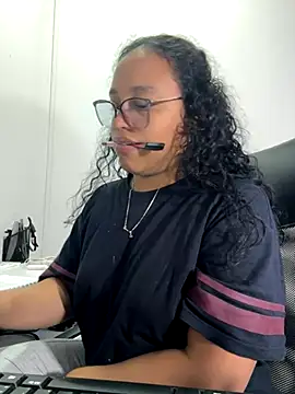 Snapshot of angela_angels_ chatting on September 17, 4:10 am angela angels online show from September 17, 4:10 am