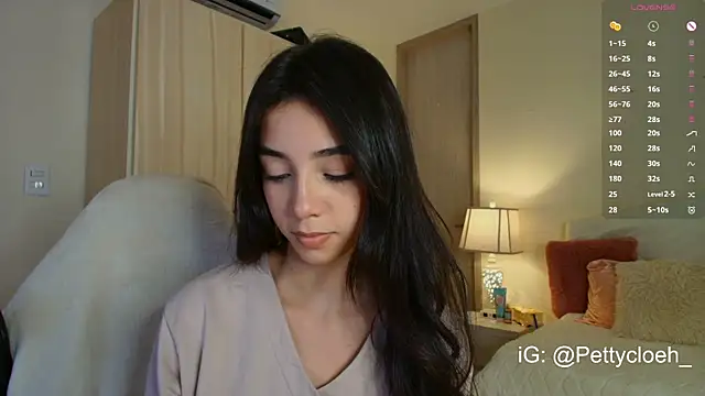 Snapshot of PettyCloeh chatting on October 11, 9:17 pm PettyCloeh online show from October 11, 9:17 pm