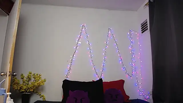 Nicol Love0 online show from November 24, 12:29 pm