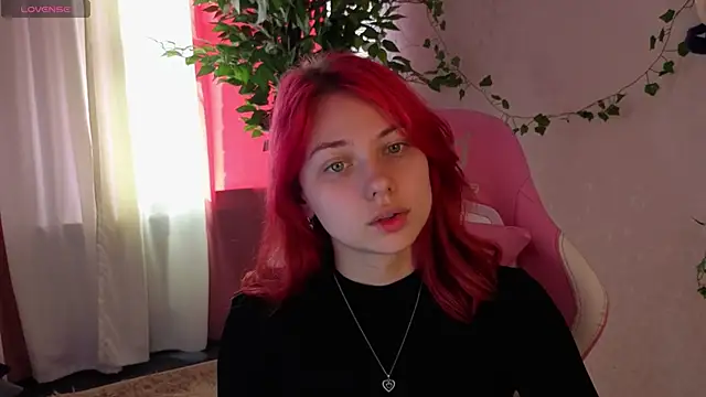 Miss you kiss online show from April 28, 9:24 am