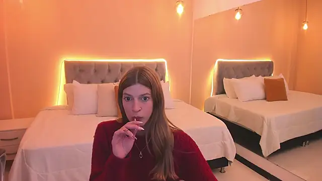 Nora Vennucci online show from April 23, 8:55 pm