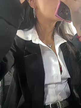 Amy Kiitty  online show from April 27, 1:30 pm