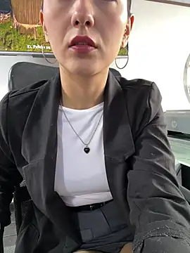 Amy Kiitty  online show from April 23, 1:35 pm