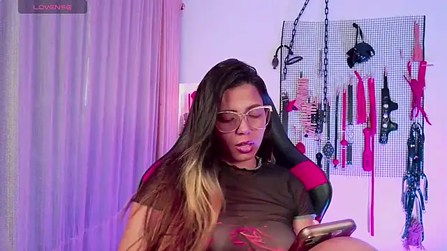 Snapshot of Megaan_Greey chatting on October 2, 2:44 pm Megaan Greey online show from October 2, 2:44 pm