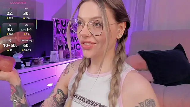 Snapshot of Marta_May_ chatting on October 12, 5:48 pm Marta May online show from October 12, 5:48 pm