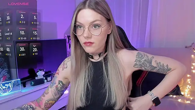Snapshot of Marta_May_ chatting on October 8, 6:34 pm Marta May online show from October 8, 6:34 pm