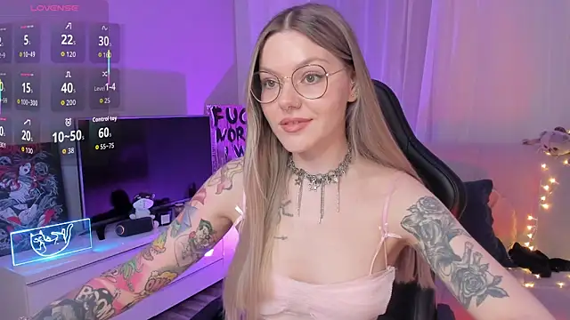 Snapshot of Marta_May_ chatting on October 10, 5:29 pm Marta May online show from October 10, 5:29 pm