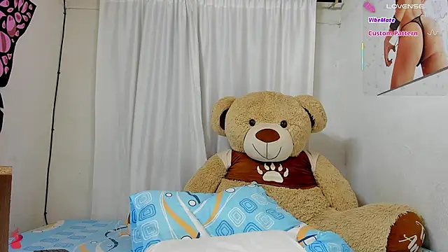 Snapshot of sweet_amalia4 chatting on September 25, 12:43 am sweet amalia4 online show from September 25, 12:43 am