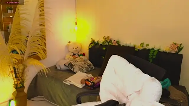 Hannah williams1 online show from December 20, 10:25 pm