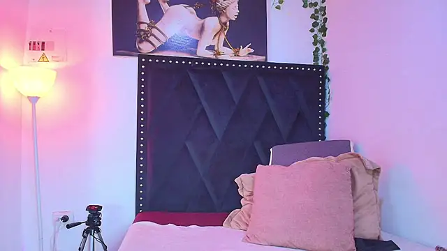 dafne queenn online show from November 19, 12:38 pm