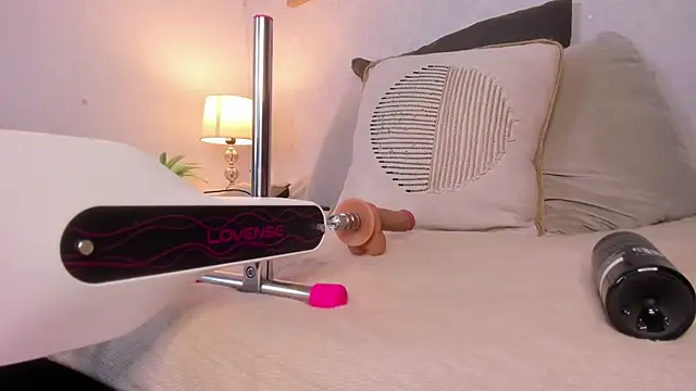 Caroline dh online show from April 15, 11:55 am