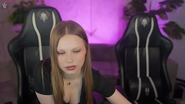 Julia  Star  online show from April 14, 3:12 pm