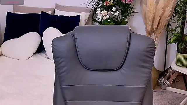 Snapshot of Sophie_Enzo chatting on October 7, 8:46 pm Sophie Enzo online show from October 7, 8:46 pm