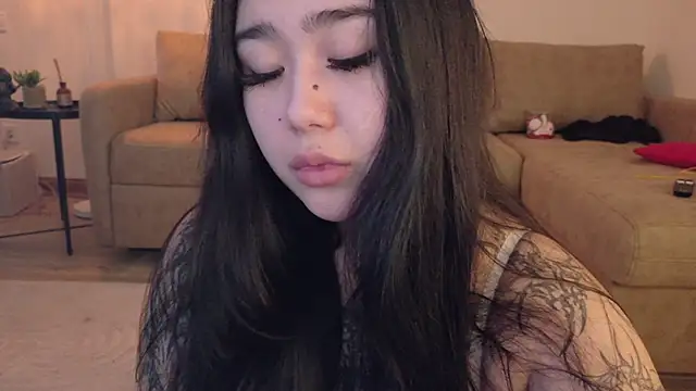 Yuriko May online show from February 14, 10:39 am