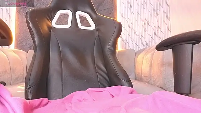 Kitty fox b online show from April 29, 5:30 pm