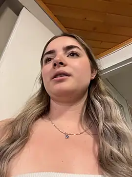 imlindapink online show from April 29, 6:02 pm