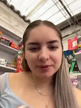 imlindapink online show from April 24, 6:00 pm