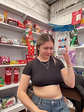 imlindapink online show from April 22, 4:48 pm