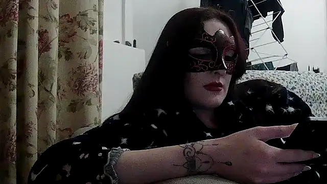 LexiSnowUK online show from April 21, 8:27 pm