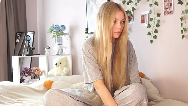 norakisses online show from April 28, 5:22 am