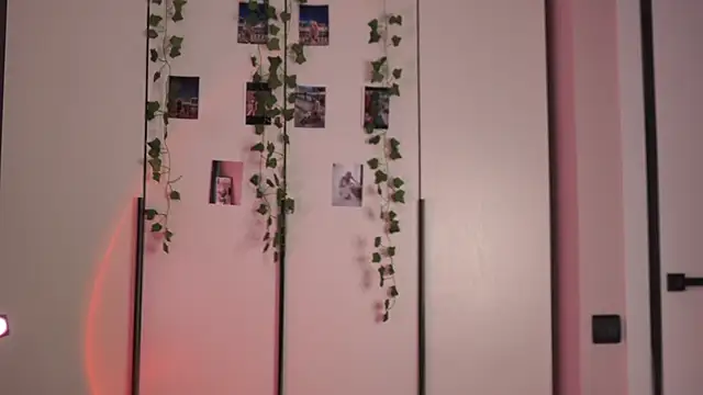 norakisses online show from April 23, 9:39 am