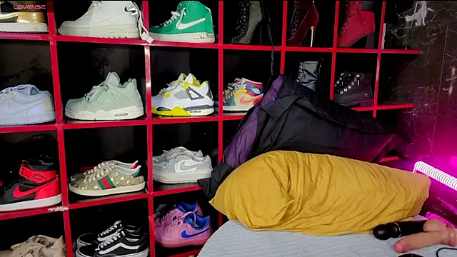 Indianbrownie online show from April 19, 8:11 pm