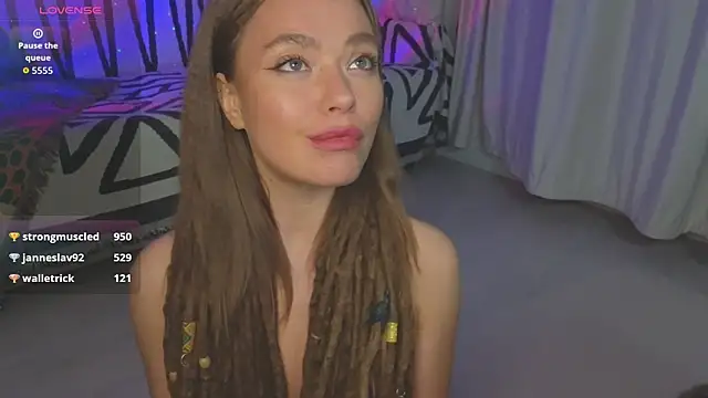 KellyFouler online show from April 18, 7:07 pm