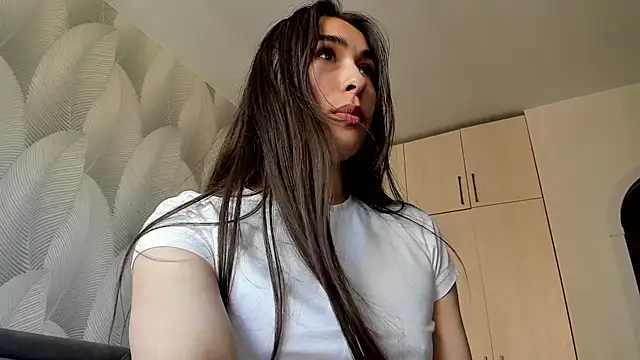 Bambiii bby online show from June 5, 8:09 am